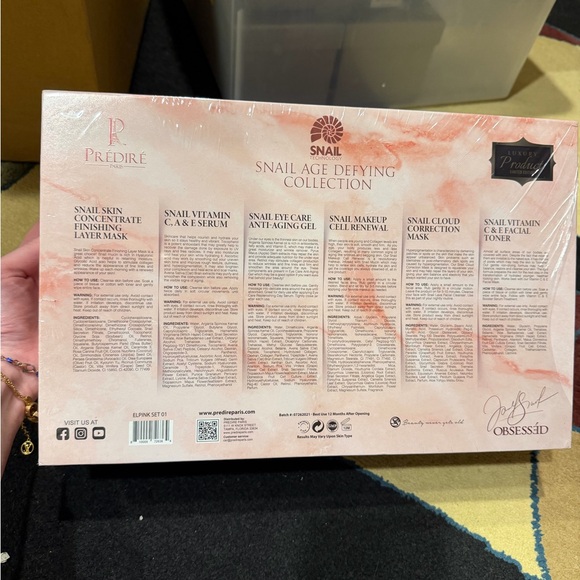 Snail Age Defying Collection - Picture 2 of 2